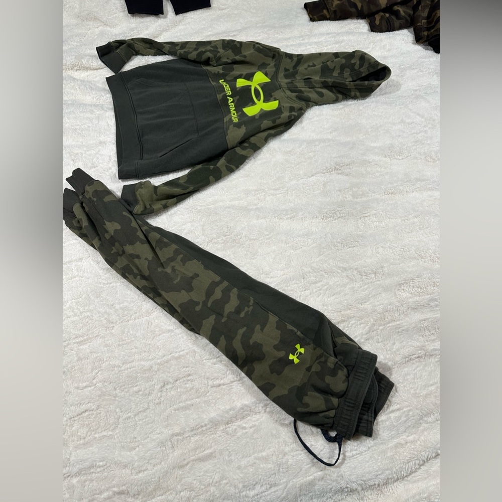 COPY - Under Armour boys size large hoodie and jogger set